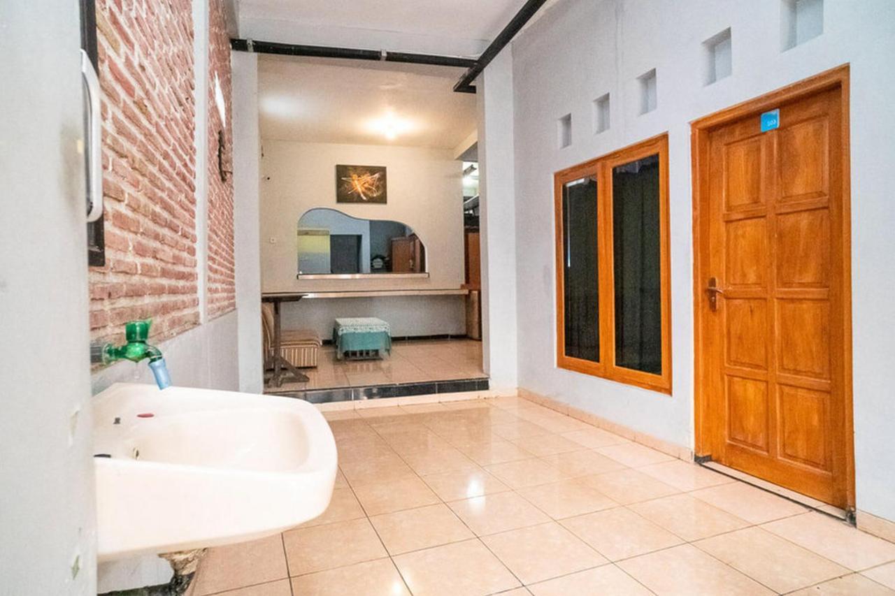Jotel Guest House Mitra Reddoorz Pulauberayan Exteriér fotografie